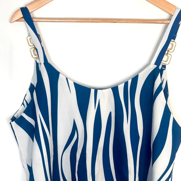 CHICME Blue and White sleeveless top size XL - Picture 6 of 11